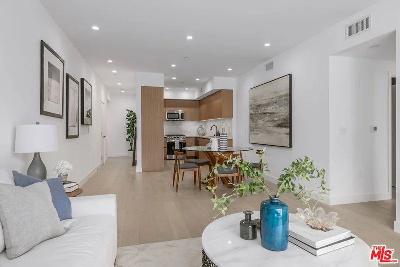 1123 S Shenandoah Street 202, Los Angeles, CA 90035