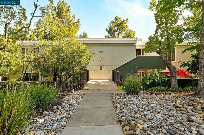 2733 Pine Knoll Drive 2, Walnut Creek, CA 94595
