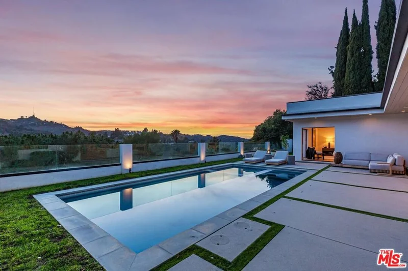 11288 Dona Lisa Drive, Studio City, CA 91604