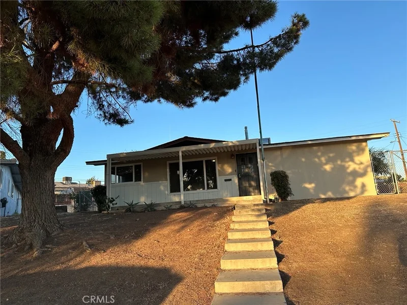 1137 Acacia Avenue, Bakersfield, CA 93305