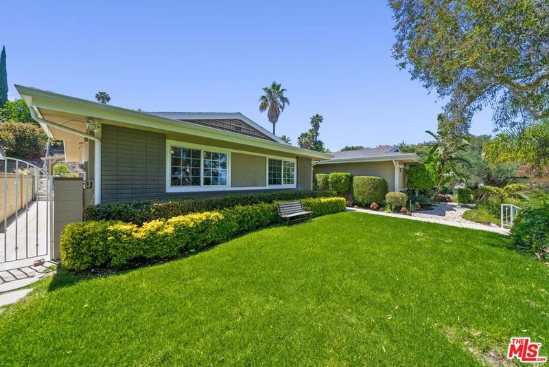 6151 Rod Avenue, Woodland Hills, CA 91367