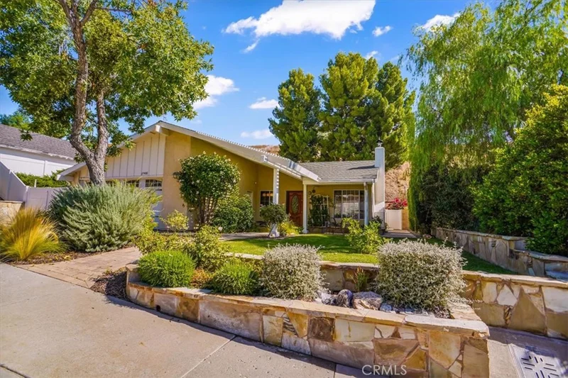 27400 Onlee Ave, Saugus, CA 91350