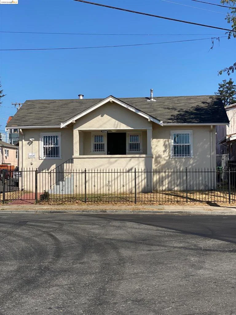 5498 Princeton St, Oakland, CA 94601-5822