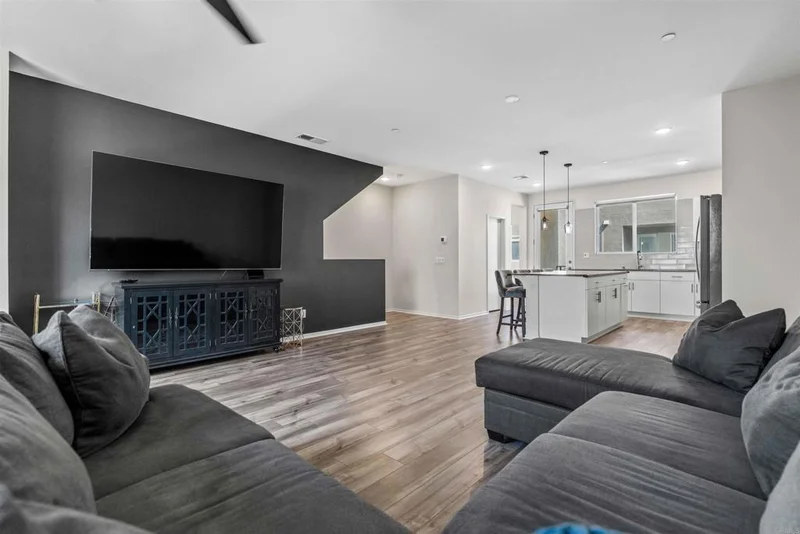 5239 Beachfront Cove 121, San Diego, CA 92154