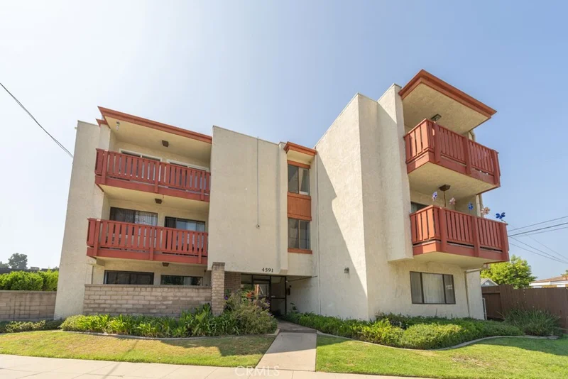 4591 Orange 302, Long Beach, CA 90807