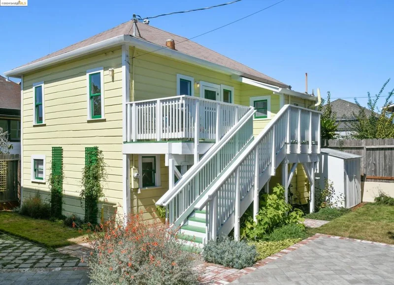 878 42nd St, Oakland, CA 94608