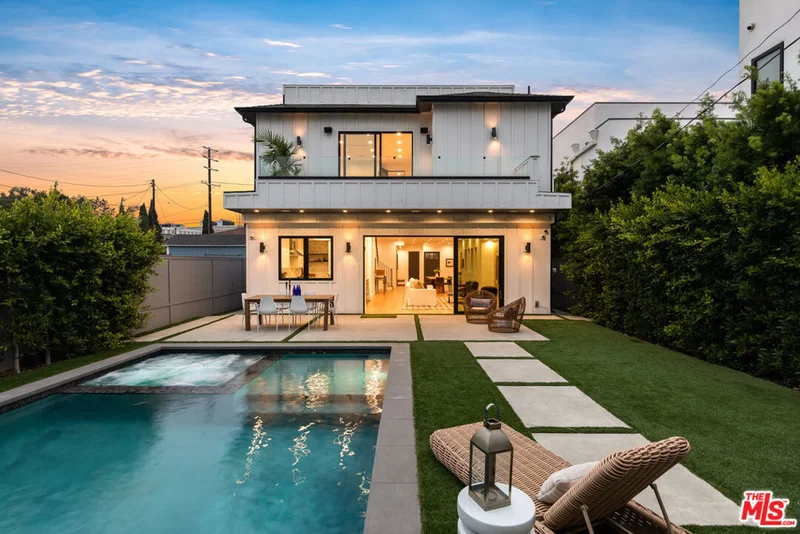 2543 Walnut Avenue, Venice, CA 90291