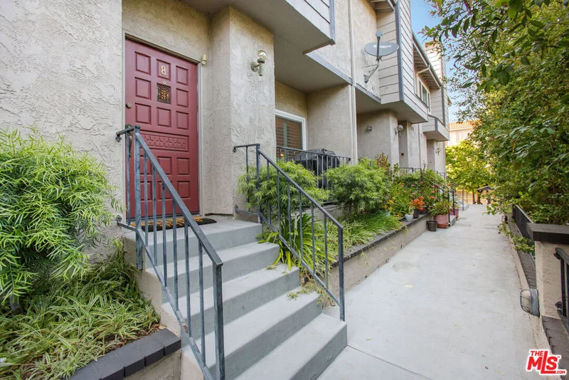 12416 Magnolia Boulevard 8, Valley Village, CA 91607