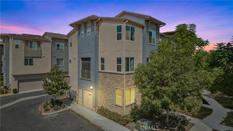 873 Savi Drive 103, Corona, CA 92878
