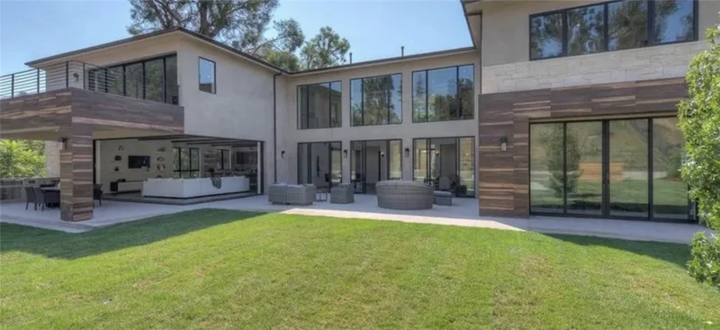 4607 Vanalden, Tarzana, CA 91356