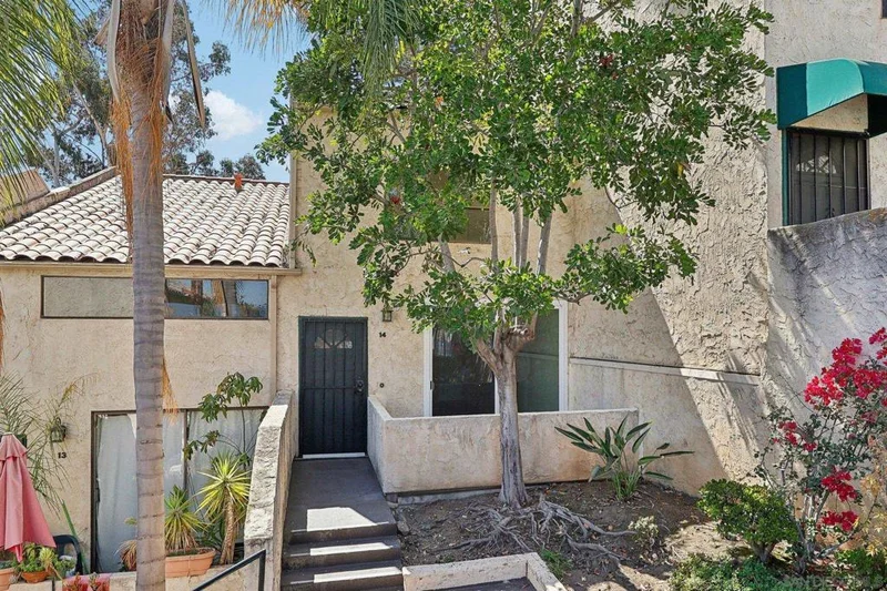 7940 University Avenue 14, La Mesa, CA 91942