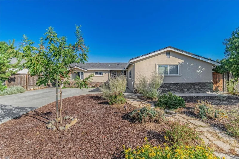 1386 Palomar Circle, Sacramento, CA 95831