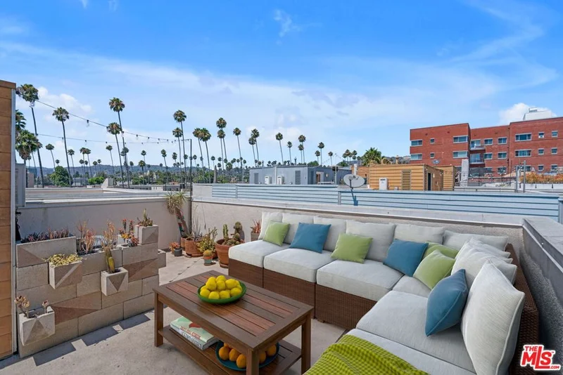 5636 Observation Lane, Los Angeles, CA 90028
