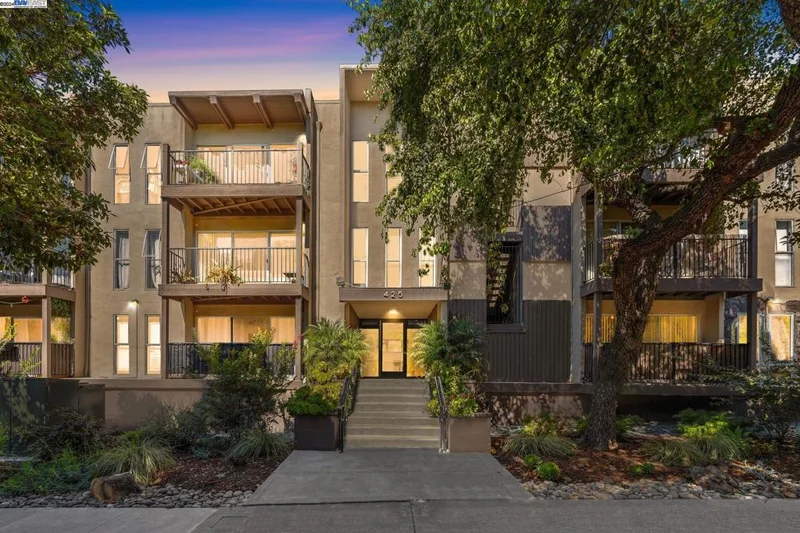 425 Orange St 401, Oakland, CA 94610