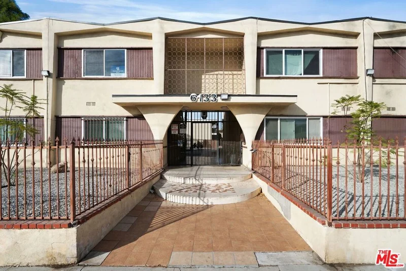 6133 Whitsett Avenue 24, North Hollywood, CA 91606