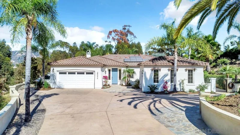 25334 Rue De Fleur, Escondido, CA 92026