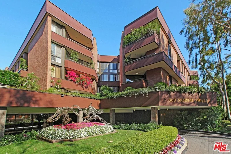 300 N Swall Drive 108, Beverly Hills, CA 90211