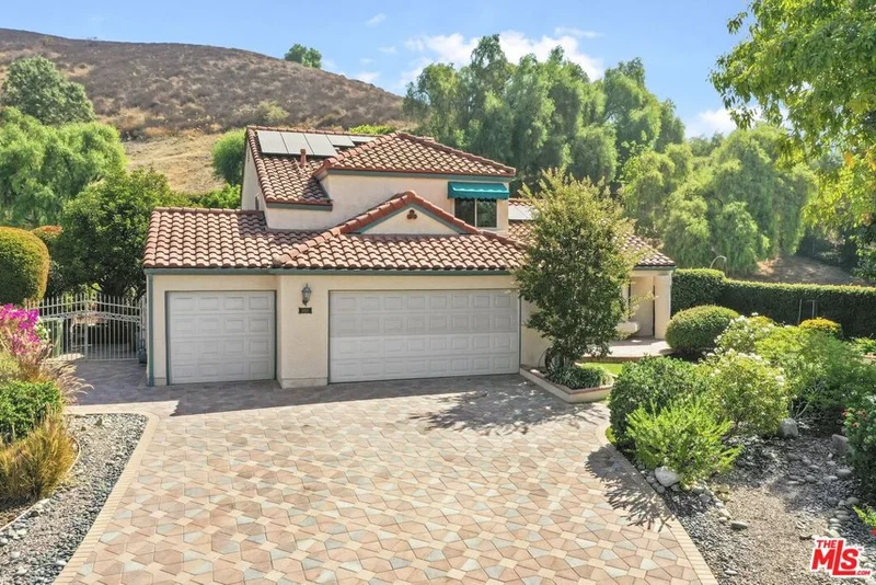 10128 Janetta Way, Sunland, CA 91040