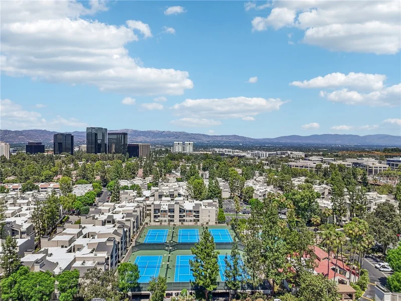 5530 Owensmouth Avenue 110, Woodland Hills, CA 91367