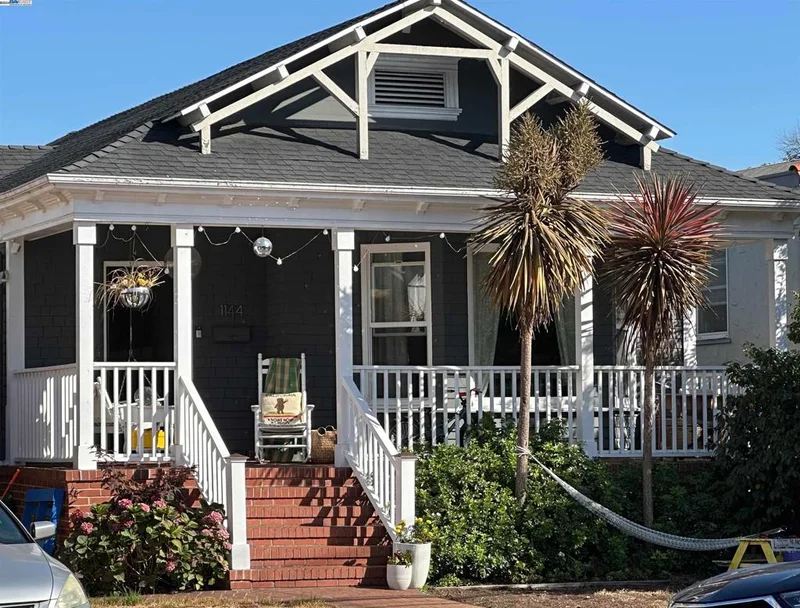 1144 Versailles Ave, Alameda, CA 94501