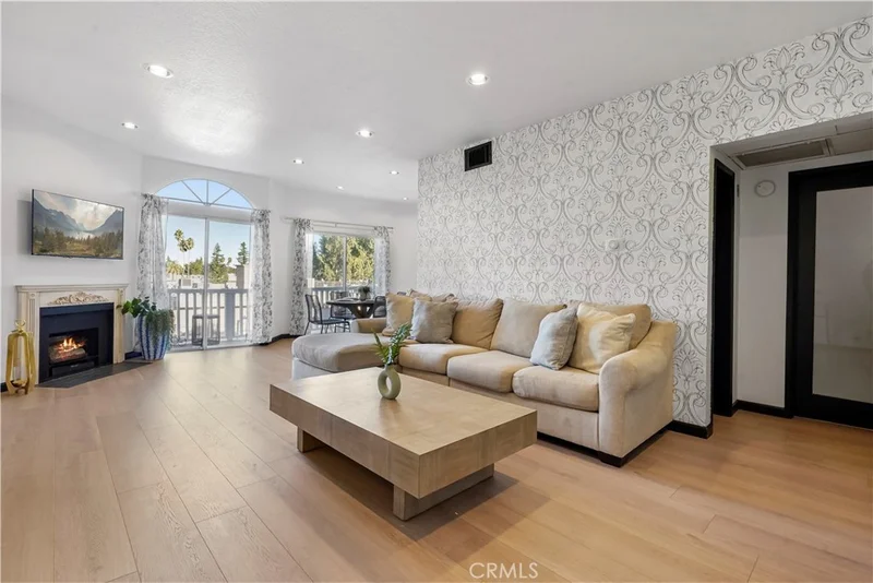 5135 Zelzah Avenue 307, Encino, CA 91316