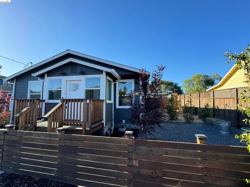 6 Magnolia Avenue, Petaluma, CA 94952