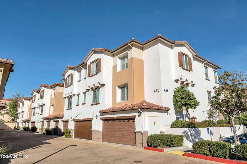 461 Country Club Drive 208, Simi Valley, CA 93065