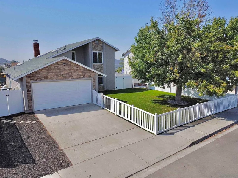 8752 Langholm Rd, El Cajon, CA 92021