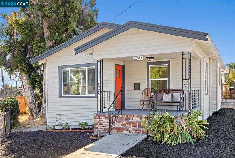 2243 Vicksburg Ave, Oakland, CA 94601