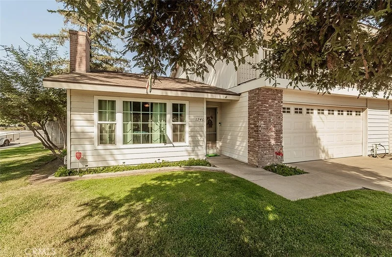1246 W Whispering Pines Court, Visalia, CA 93277