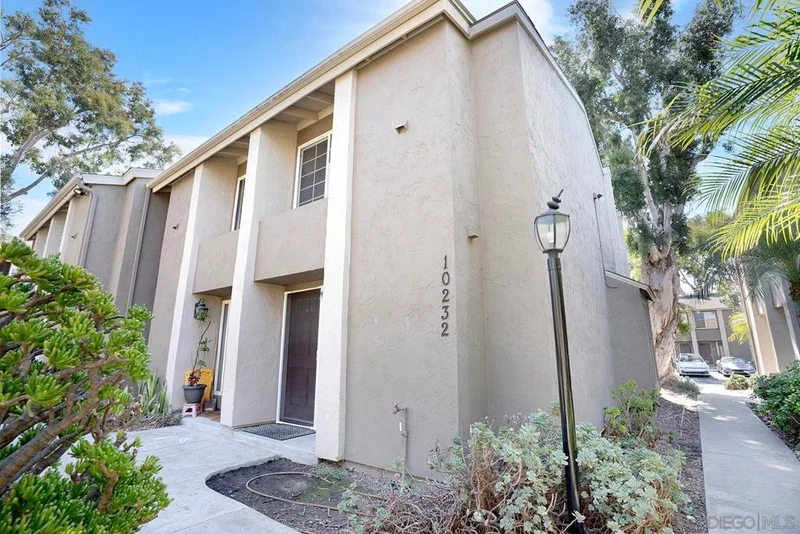 10232 Maya Linda Rd 25, San Diego, CA 92126