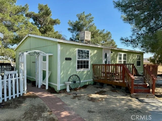 8648 60th Street W, Mojave, CA 93501