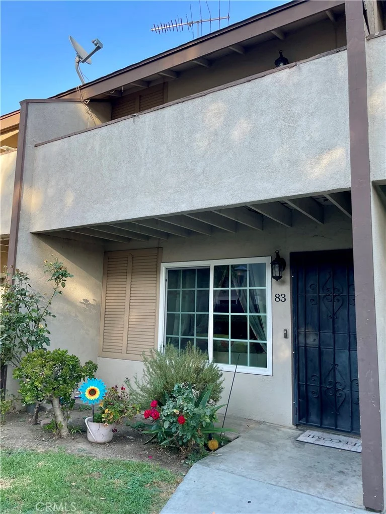 521 S Lyon Street 83, Santa Ana, CA 92701