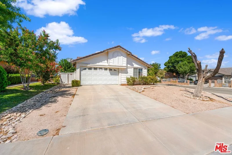 2281 El Rio Street, Lancaster, CA 93535