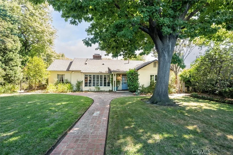 7960 Paso Robles Avenue, Lake Balboa, CA 91406