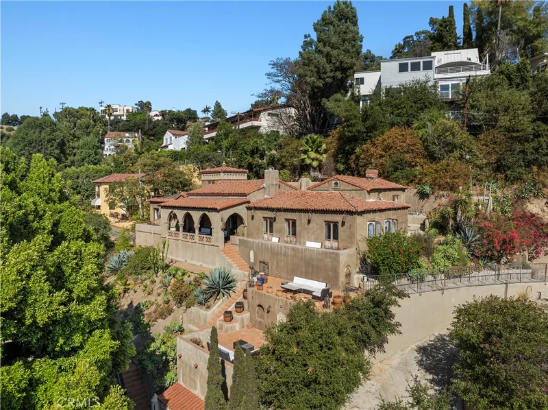 2540 N Catalina Street, Los Angeles, CA 90027