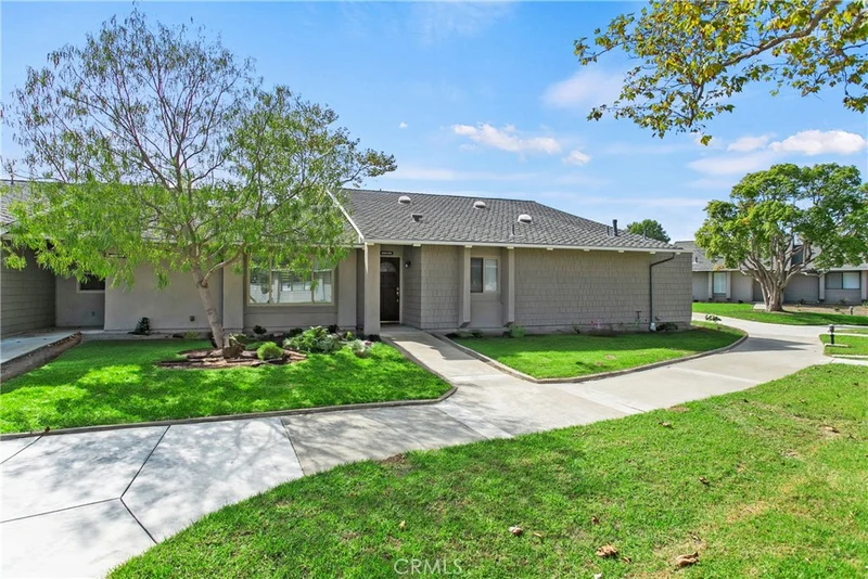 8566 Trinity Circle 818E, Huntington Beach, CA 92646