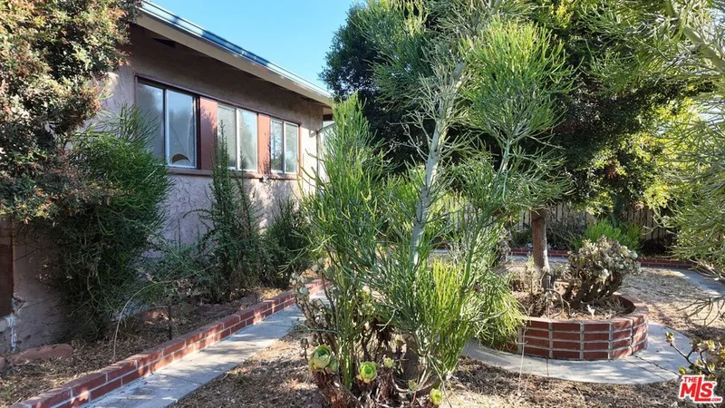 6134 Tampa Avenue, Tarzana, CA 91335