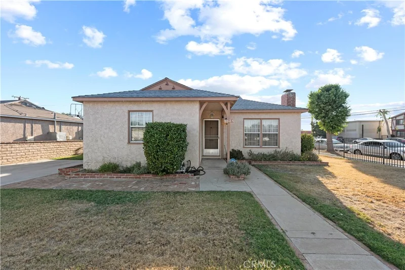 9025 Snowden Avenue, Arleta, CA 91331