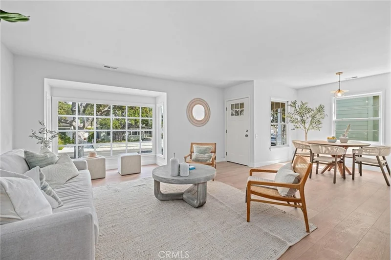 7727 Dunbarton Avenue, Los Angeles, CA 90045