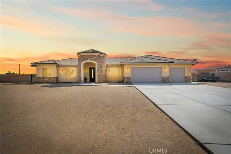 10077 Silver Palm Dr, Oak Hills, CA 92344
