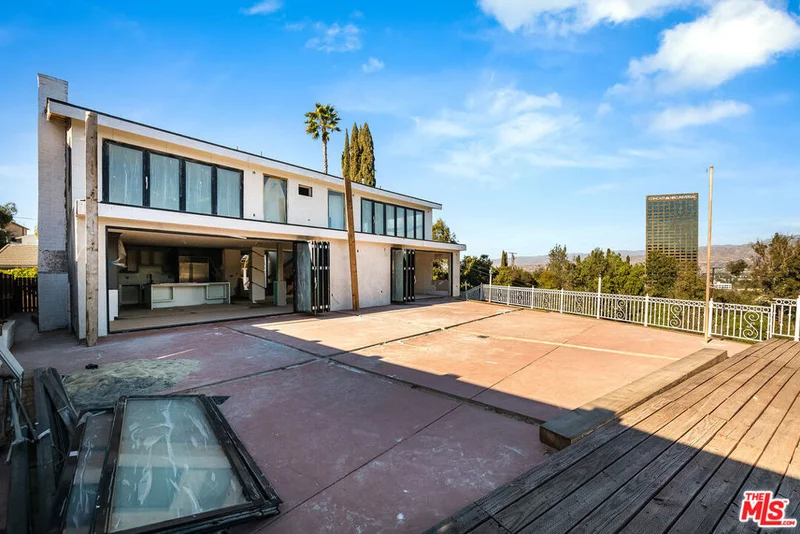 7759 Skyhill Drive, Los Angeles, CA 90068