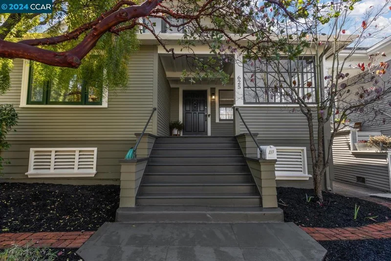 625 56th Street, Oakland, CA 94609-1605