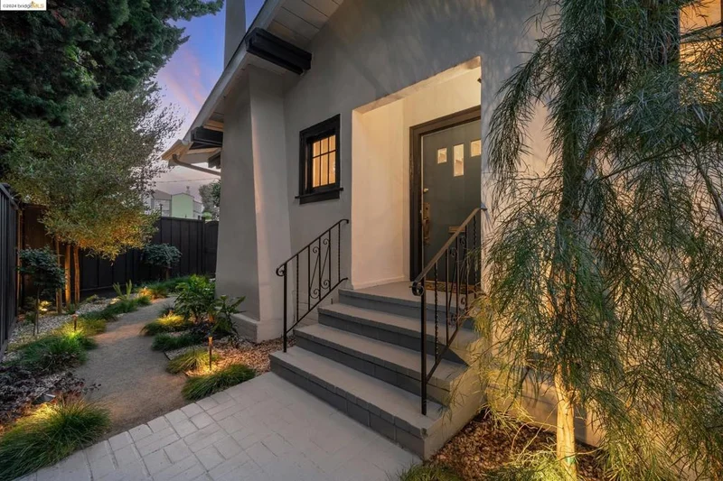 517 53rd St, Oakland, CA 94609