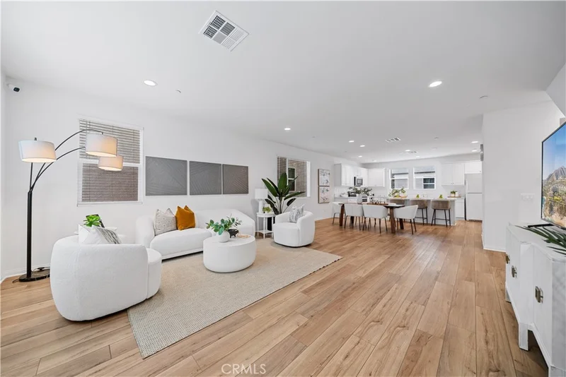 907 E 3rd St, Santa Ana, CA 92701