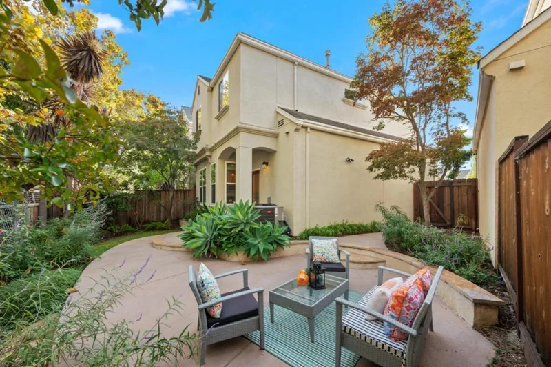 123 Concord Circle, Mountain View, CA 94040