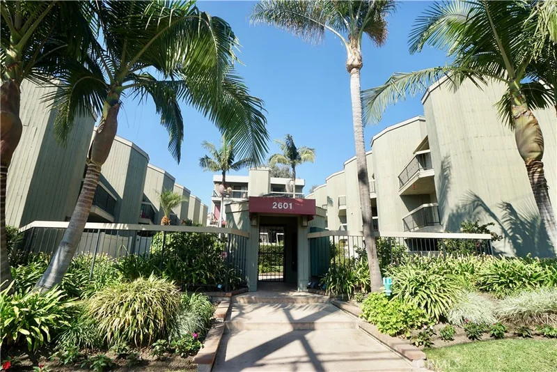 2601 E 19th Street 18, Signal Hill, CA 90755