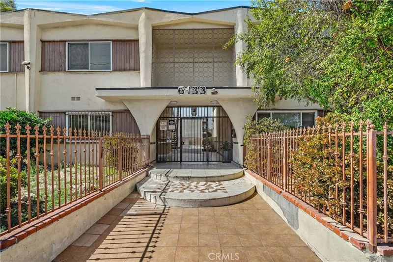 6133 Whitsett Avenue 17, North Hollywood, CA 91606