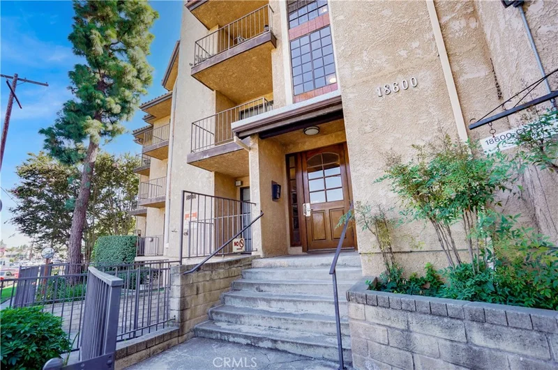 18600 Clark Street 104, Tarzana, CA 91356