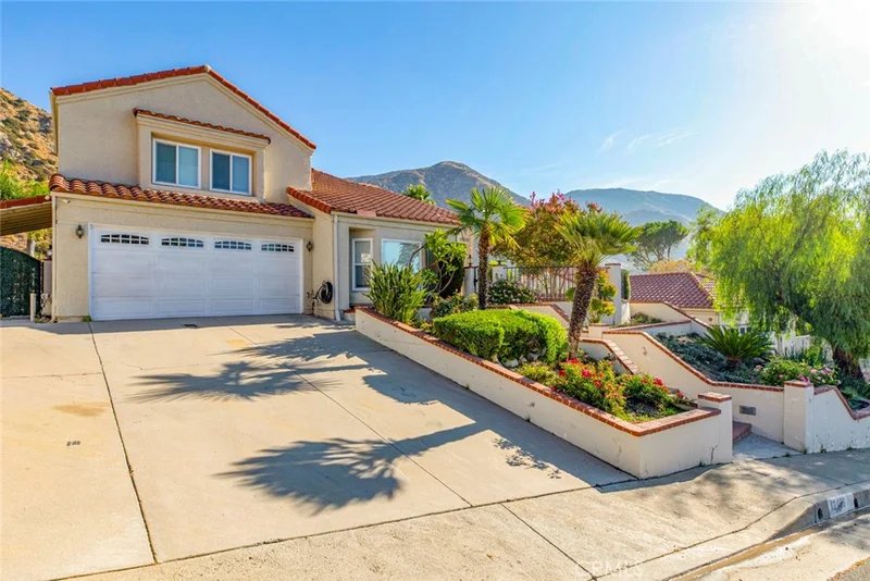 12468 Rajah Street, Sylmar, CA 91342